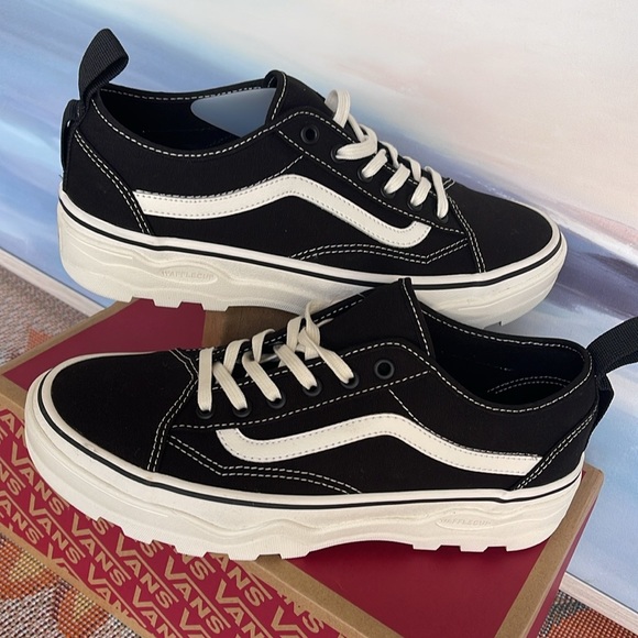 Vans Men’s Sentry Old Skool (Canvas) Black/Marshmallow
VN0A5KR3VQE
Sneakers - Picture 12 of 16